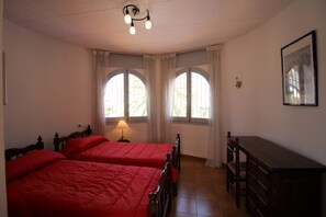 Vil·la | 3 dormitoris i planxa i posts de planxar 