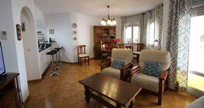 Elegant Family Villa With Pool, Mooring