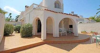 Elegant Family Villa With Pool, Mooring