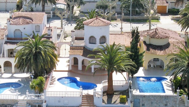 Villa | Exterior