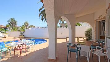 Villa | Outdoor dining