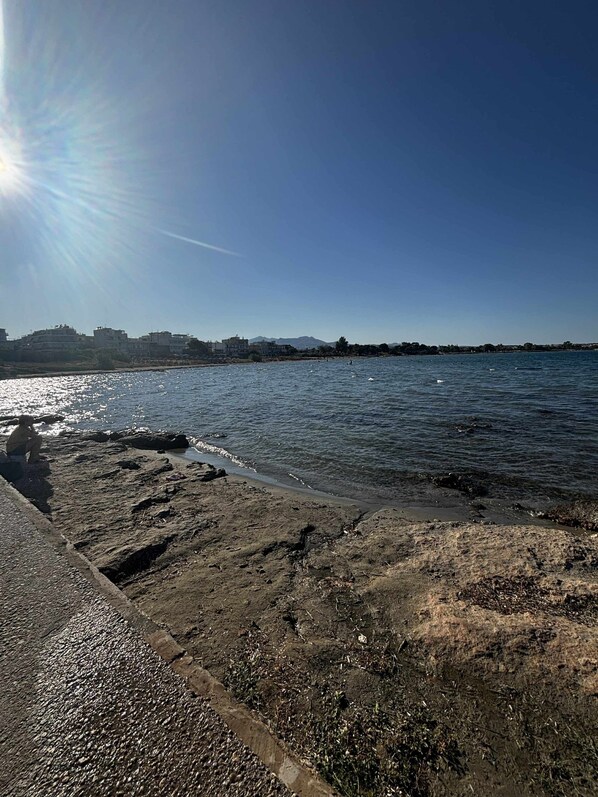 På stranden