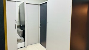 豪華共用宿舍 | 隔音、熨斗/熨衣板、免費無線上網