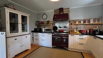 Kühlschrank, Ofen, Herdplatte, Geschirrspüler