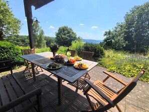 Outdoor dining - Nature & wellness ''on the Hardt'' *Jacuzzi *Sauna *all in the forest (Mürlenbach)