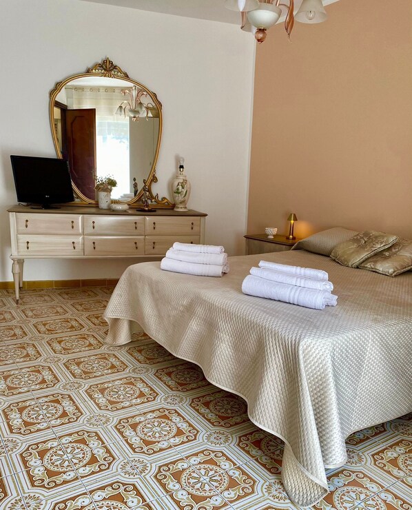 2 bedrooms, bed sheets