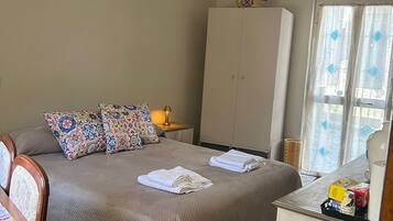 2 bedrooms, iron/ironing board, bed sheets