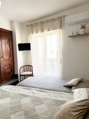 2 bedrooms, iron/ironing board, bed sheets