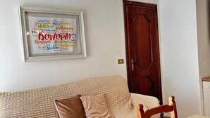 تلفزيون بشاشة مسطحة
