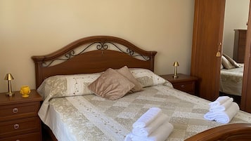 2 Schlafzimmer, Bügeleisen/Bügelbrett, Bettwäsche