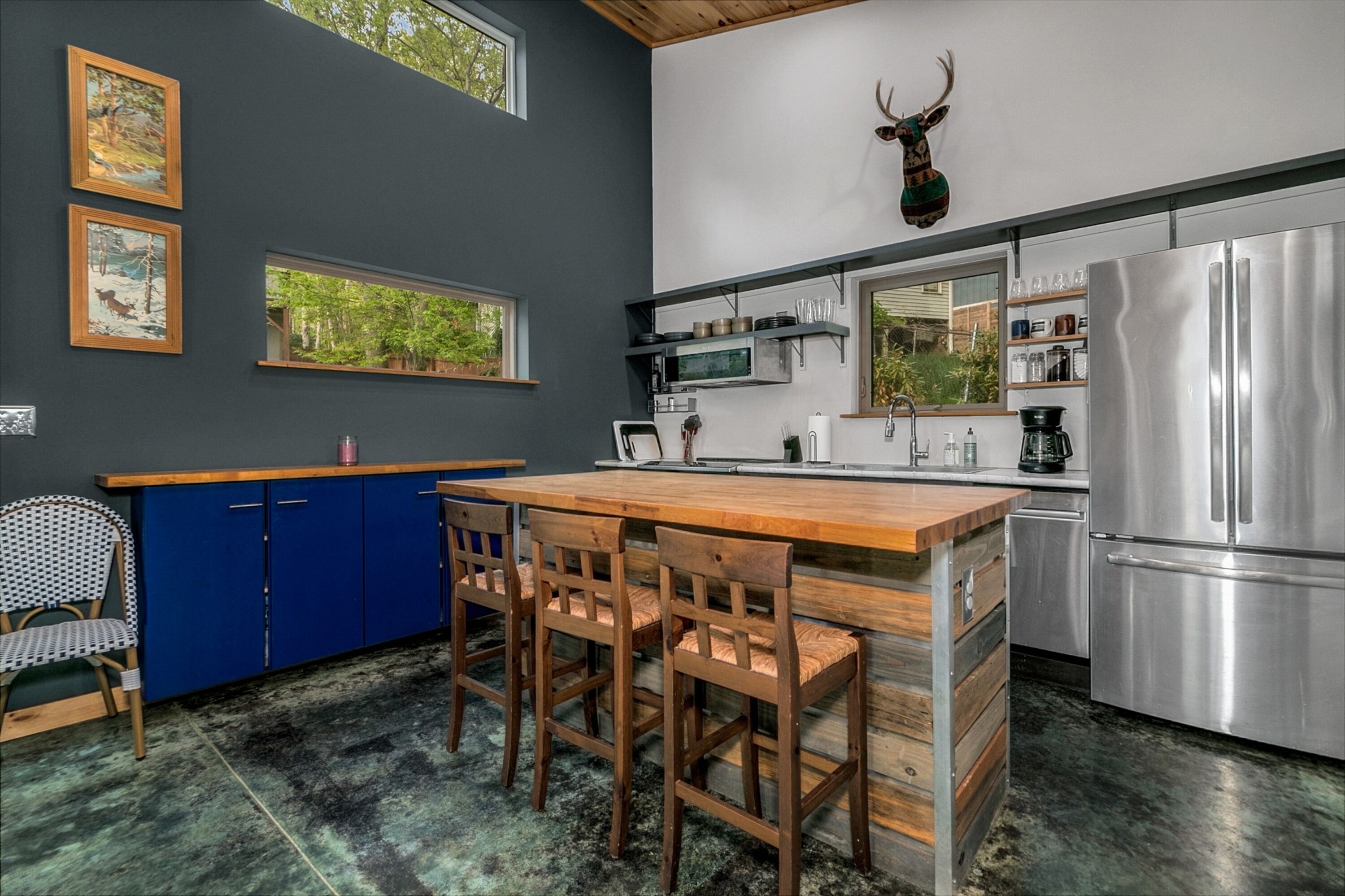 Signature House, 2 Bedrooms, Non Smoking, Pets Allowed | Private kitchen | Fridge, microwave, oven, stovetop