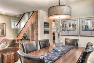 House, Multiple Beds, Patio, Mountain View (Moose Manor) | Dining