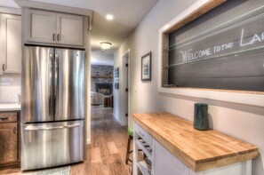 Interior - Moose Manor With BBQ - Near Tahoe Hiking! (Tahoma)