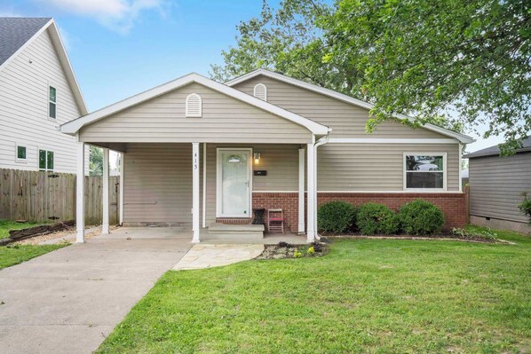 Exterior - 7th St Trailhead, Close to Bentonville Square (Bentonville)