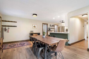 Dining - 7th St Trailhead, Close to Bentonville Square (Bentonville)