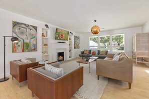 Fernseher, Kamin, Arbeitsbereiche