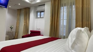 Kamar Double Comfort, balkon, pemandangan kota | Ruang kerja ramah laptop dan Wi-Fi gratis