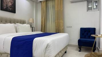 Laptop workspace, free WiFi