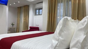 Doppia Comfort, balcone, vista città | Postazione laptop, Wi-Fi gratuito
