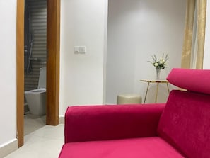Kamar Double Comfort, balkon, pemandangan kota | Ruang kerja ramah laptop dan Wi-Fi gratis