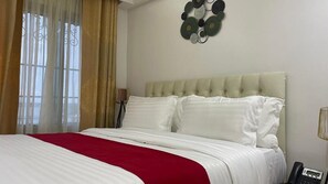 Dobbeltrom – comfort, balkong, byutsikt | Skrivebord for bærbar PC og wi-fi (inkludert)