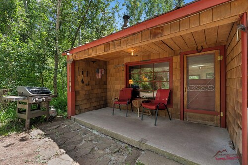 Cabin On The River, Pet-Friendly, Great Fishing!