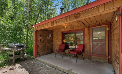 Cabin On The River, Pet-Friendly, Great Fishing!