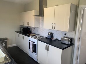 獨棟房屋, 3 間臥室 | 私人廚房 | 大型冰箱、微波爐、烤箱、爐台