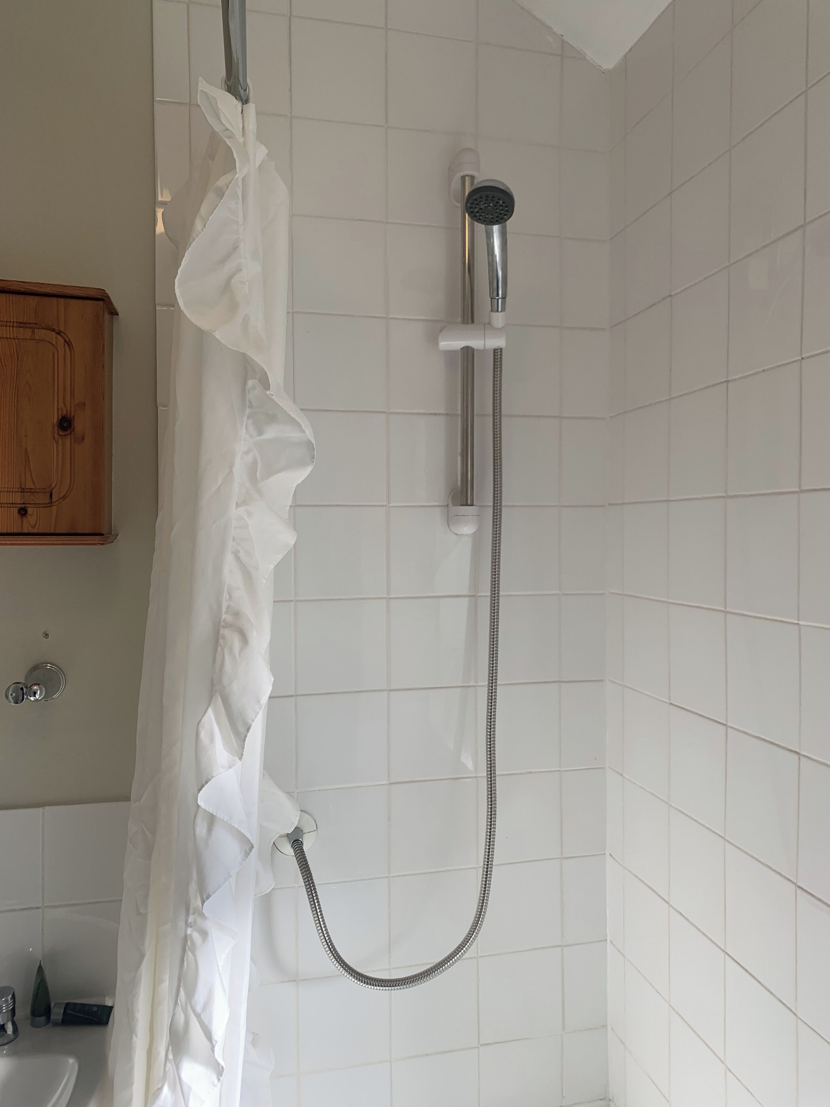 House, 3 Bedrooms | Bathroom | Combined shower/bathtub, free toiletries, towels, soap