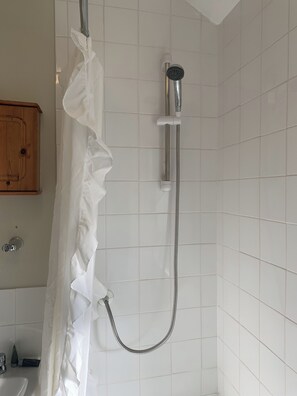 Hus - 3 soveværelser | Badeværelse | Kombination af bruser/badekar, gratis toiletartikler, håndklæder, Sæbe