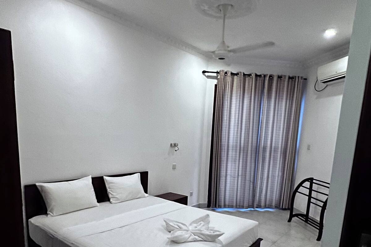Desk, laptop workspace, iron/ironing board, free WiFi