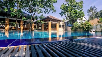Kolam renang outdoor