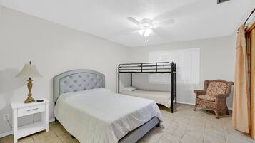 2 bedrooms, iron/ironing board, free WiFi, bed sheets