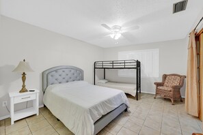 2 bedrooms, iron/ironing board, free WiFi, bed sheets