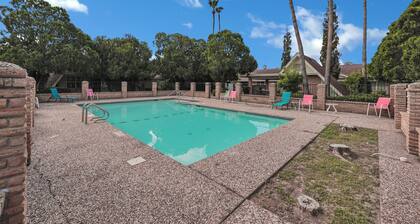 Cute, Comfy & Walkable 2/2 Condo Central McAllen