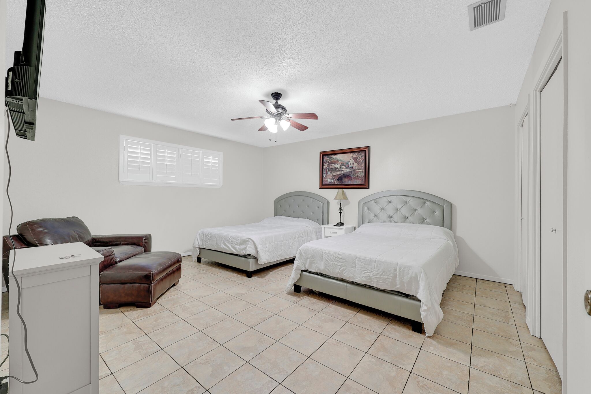 2 chambres, fer et planche à repasser, Wi-Fi gratuit, draps fournis