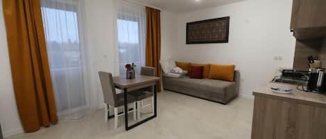 Espace de travail pour ordinateur portable, fer et planche Ă repasser