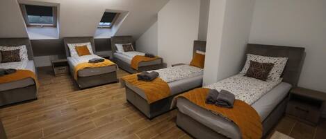 Espace de travail pour ordinateur portable, fer et planche à repasser