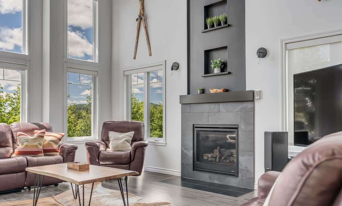 电视、壁炉、桌上足球、办公室