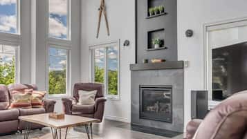 电视、壁炉、桌上足球、办公室