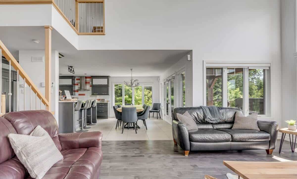 TV, fireplace, offices