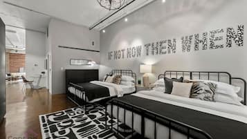 1 chambre, bureau, fer et planche à repasser, lit parapluie