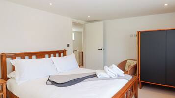 3 bedrooms, individually decorated, individually furnished, free WiFi