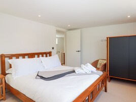 3 habitaciones, decoración personalizada y muebles diferentes 