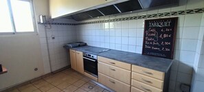 Micro-ondes, four, plaque de cuisson