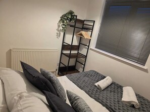 3 habitaciones, decoración personalizada y muebles diferentes