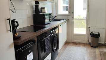 Micro-ondes, four, plaque de cuisson