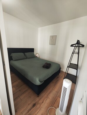 1 chambre, lit parapluie, Wi-Fi, draps fournis