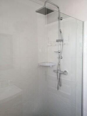 Shower, hair dryer, toilet paper - Stone barn conversion for 4 people, with swimming pool. (Bretenoux)