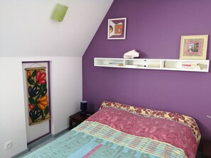 2 bedrooms, iron/ironing board - Stone barn conversion for 4 people, with swimming pool. (Bretenoux)